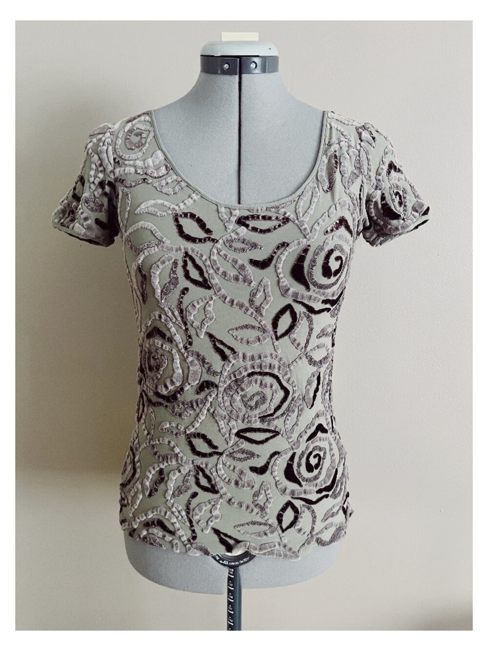 VTG Armani Collezioni Sz 6 Velvet Burnout Devore Floral Stretch Tee Soft Green